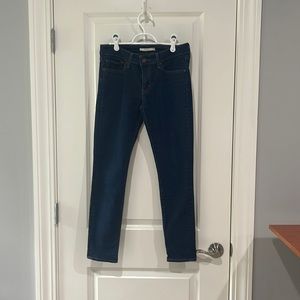 Levi’s dark wash denim skinny jeans style 711